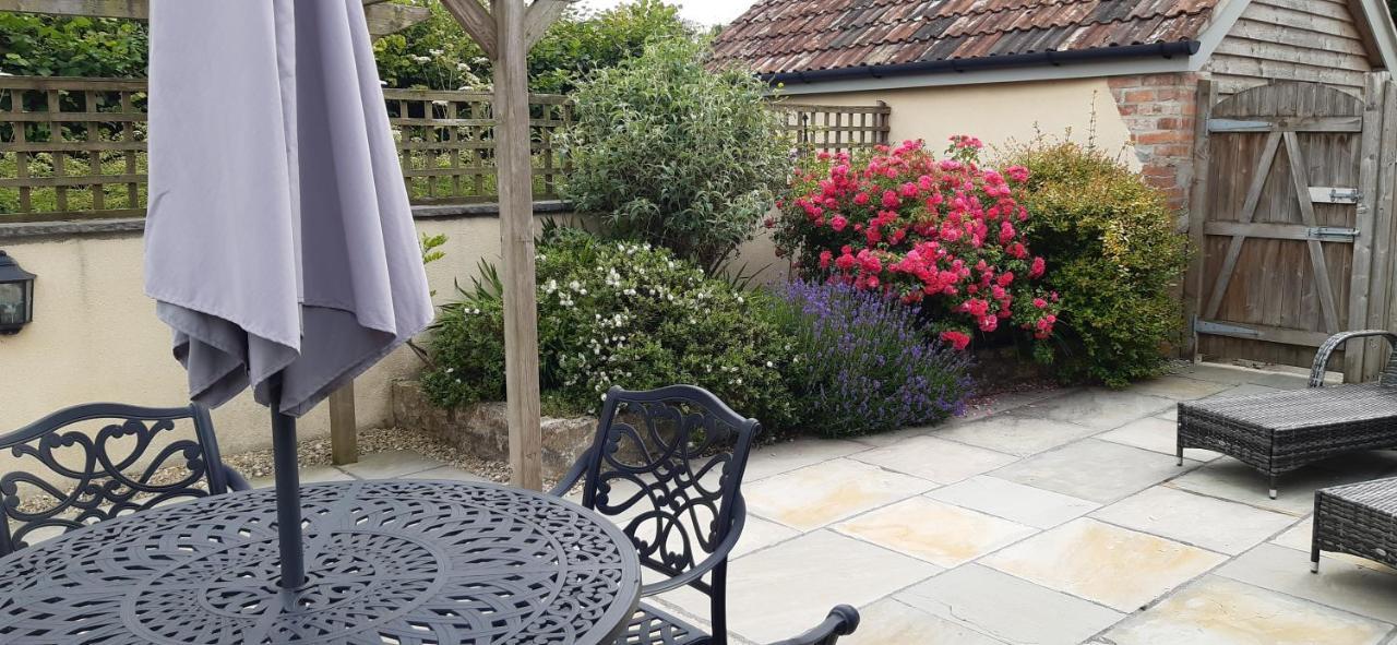 แพร์ ทรี คอทเทจส์ Villa Wedmore ภายนอก รูปภาพ